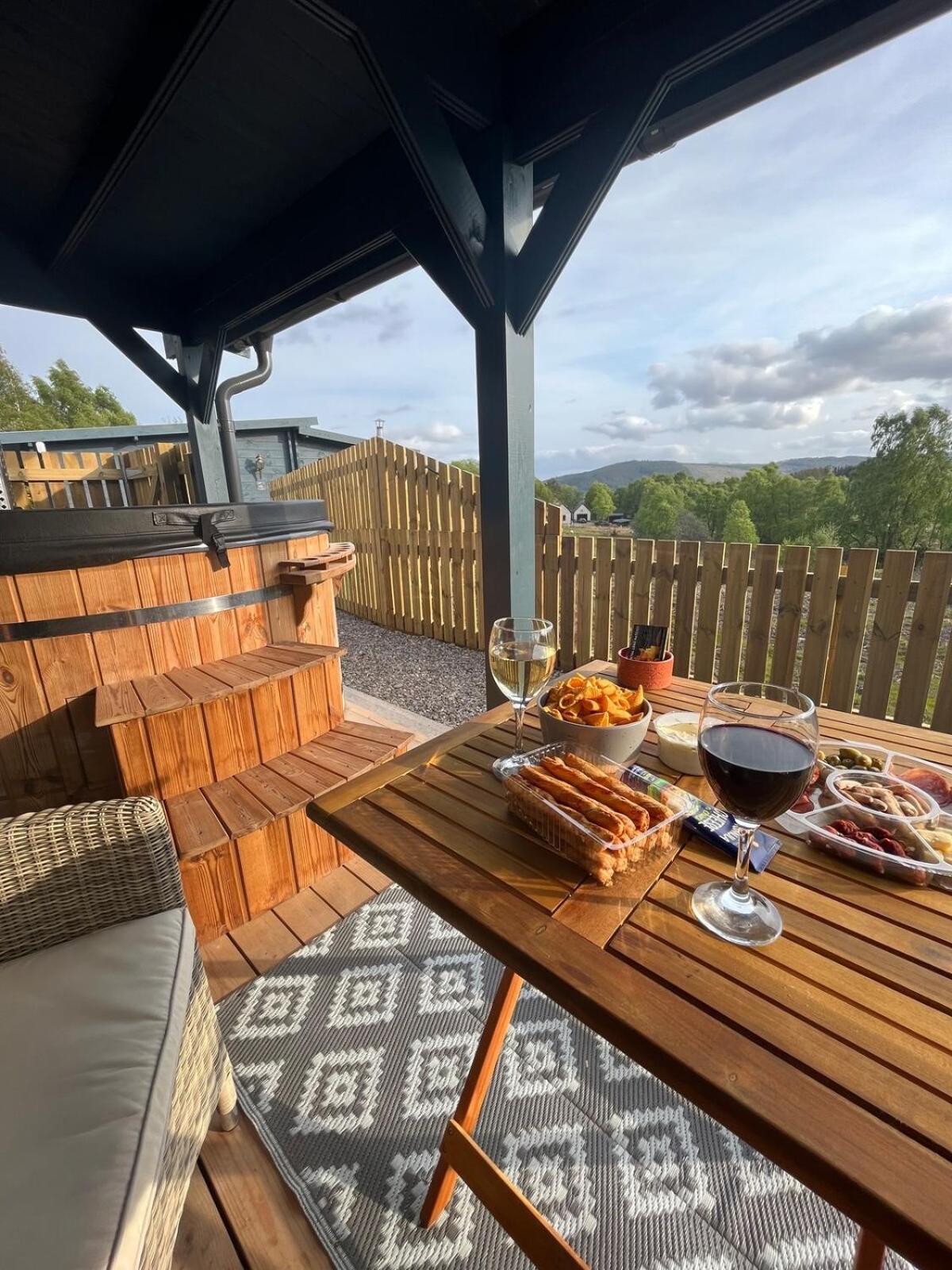 Retreat Hot Tub Highland Cabin Инвернесс Экстерьер фото