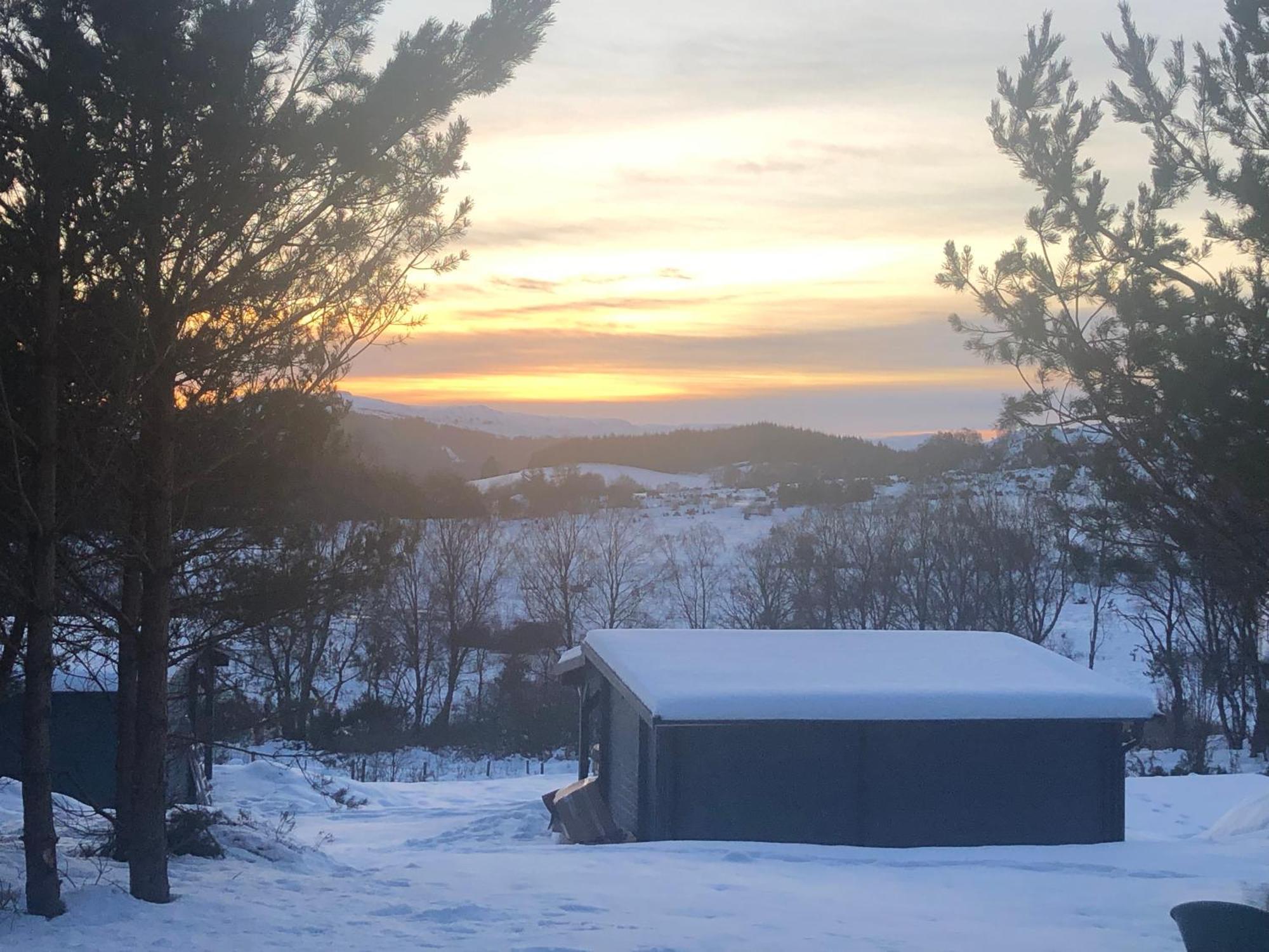 Retreat Hot Tub Highland Cabin Инвернесс Экстерьер фото